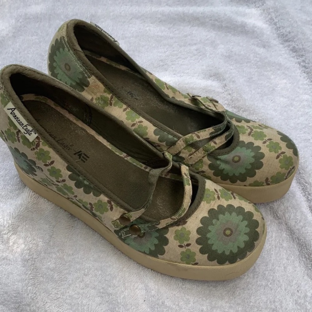 AE Shoe Wedges